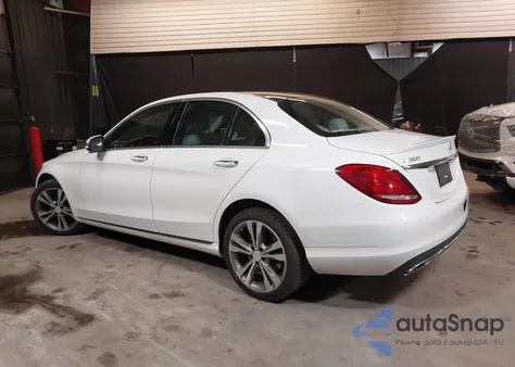 2016 Mercedes-Benz C 300 4Matic из США, поврежденный, VIN 55SWF4KBXGU111860